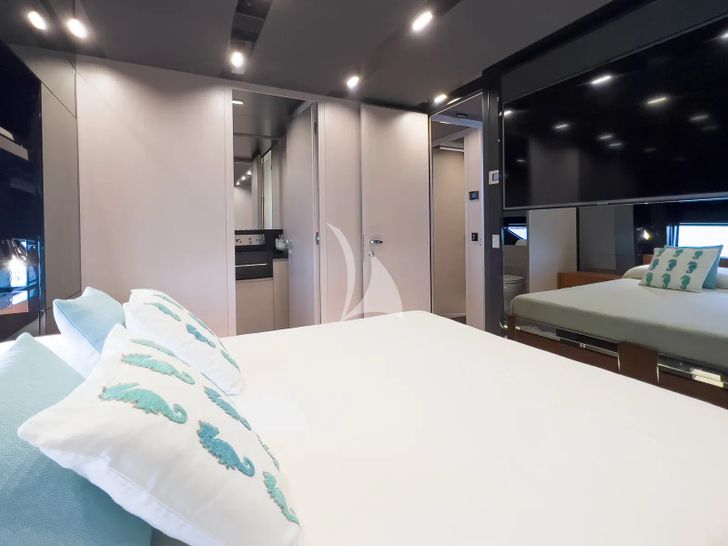 SPACE COWBOY Riva 88 Folgore - VIP cabin 1 bed and TV SPACE COWBOY Riva 88 Folgore - VIP cabin 1 bed and TV