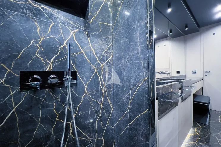 Charter Yacht SPACE COWBOY - Riva 88 Folgore - 4 Cabins - Genoa - Lavagna - Liguria - La Spezia - Italian Riviera