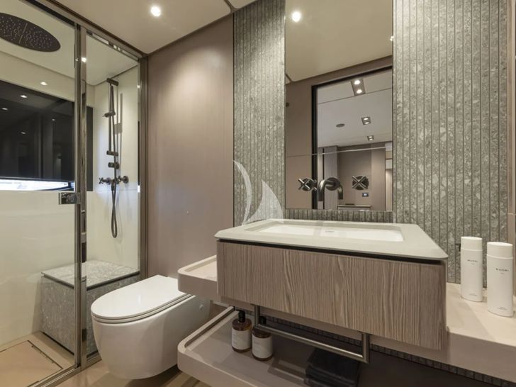 SPICA Ferretti 1000 - VIP cabin bathroom SPICA Ferretti 1000 - VIP cabin bathroom