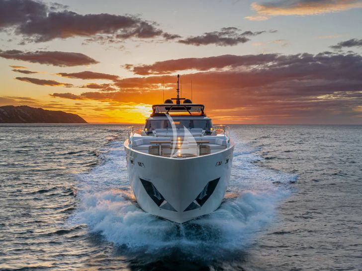 SPICA Ferretti 1000 - bow view SPICA Ferretti 1000 - bow view