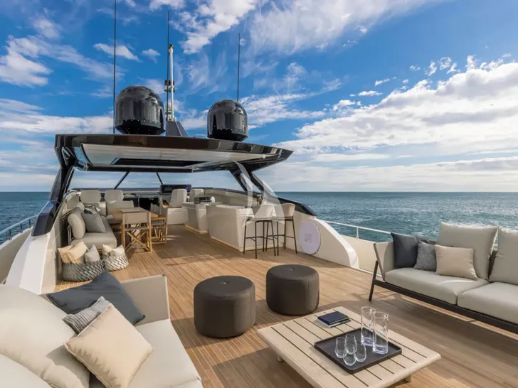 SPICA Ferretti 1000 - flybridge SPICA Ferretti 1000 - flybridge