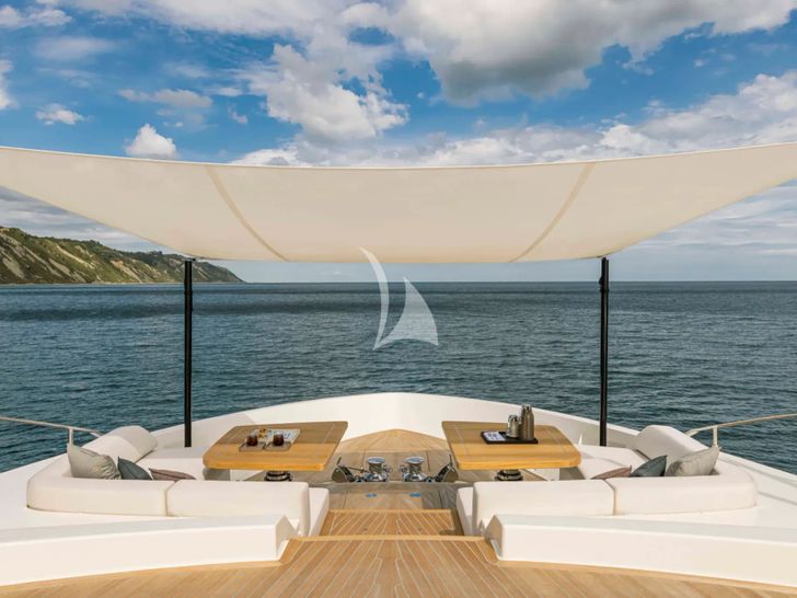SPICA Ferretti 1000 - foredeck SPICA Ferretti 1000 - foredeck