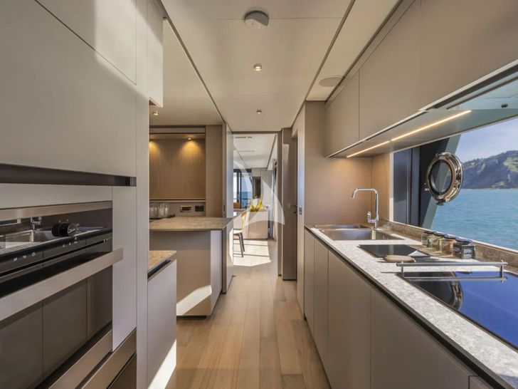 SPICA Ferretti 1000 - galley SPICA Ferretti 1000 - galley