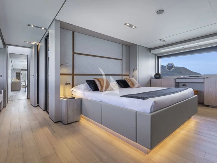 SPICA Ferretti 1000 - master cabin SPICA Ferretti 1000 - master cabin