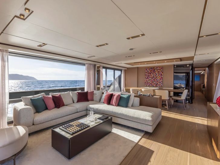 SPICA Ferretti 1000 - saloon SPICA Ferretti 1000 - saloon