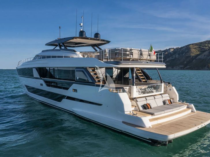 SPICA Ferretti 1000 - side aft shot SPICA Ferretti 1000 - side aft shot