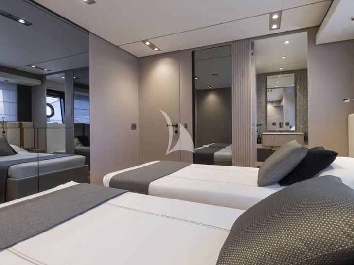 SPICA Ferretti 1000 - twin cabin convertible SPICA Ferretti 1000 - twin cabin convertible