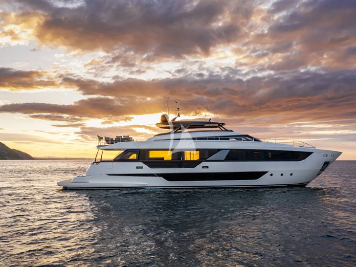 SPICA Ferretti 1000 - under the sunset SPICA Ferretti 1000 - under the sunset