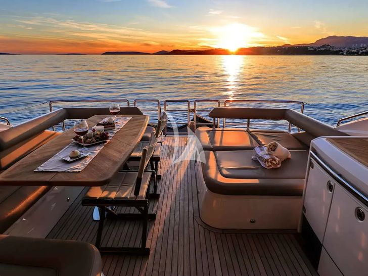 SPICE OF LIFE II Princess V65 - aft deck under the sunset SPICE OF LIFE II Princess V65 - aft deck under the sunset