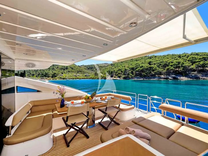 SPICE OF LIFE II Princess V65 - aft deck SPICE OF LIFE II Princess V65 - aft deck