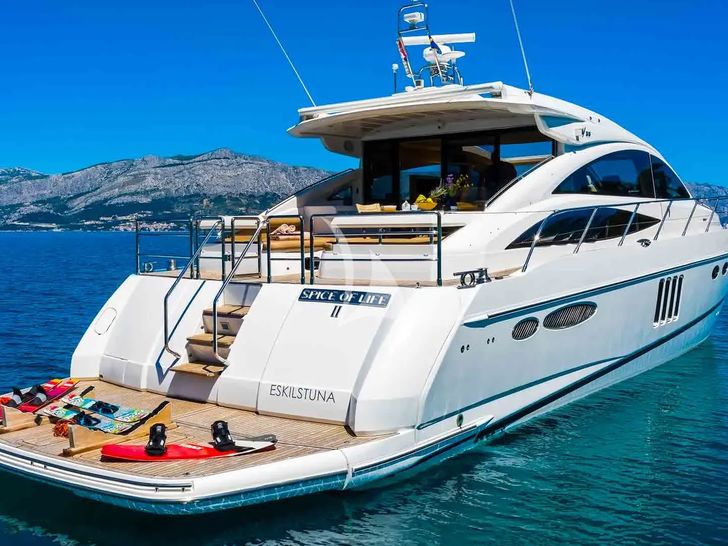 SPICE OF LIFE II Princess V65 - aft view SPICE OF LIFE II Princess V65 - aft view