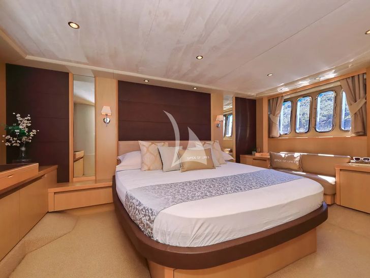 SPICE OF LIFE II Princess V65 - master cabin SPICE OF LIFE II Princess V65 - master cabin