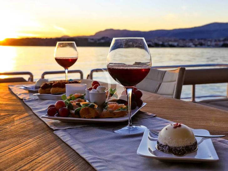 SPICE OF LIFE II Princess V65 - sunset alfresco dining SPICE OF LIFE II Princess V65 - sunset alfresco dining