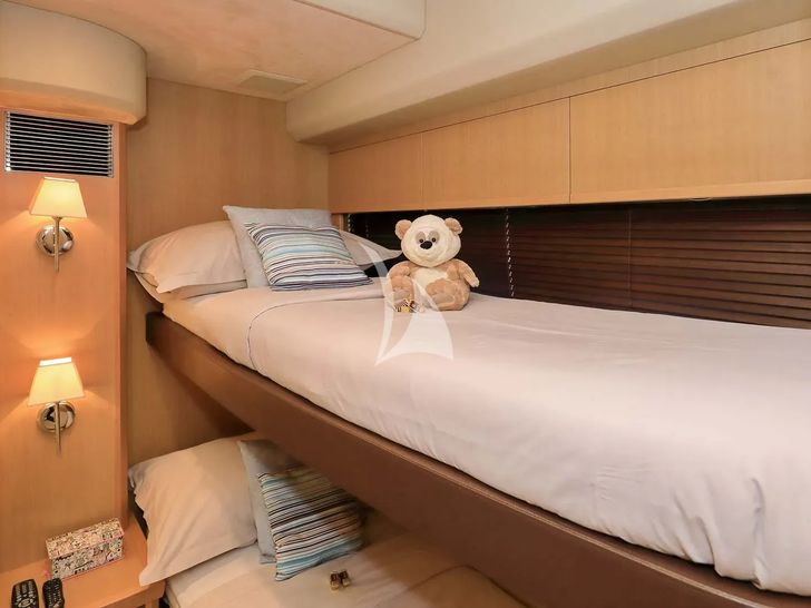 SPICE OF LIFE II Princess V65 - twin cabin bunk style SPICE OF LIFE II Princess V65 - twin cabin bunk style