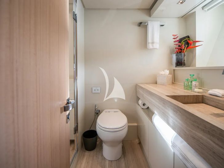 SQUALO Sanlorenzo SL86 - twin cabin bathroom SQUALO Sanlorenzo SL86 - twin cabin bathroom