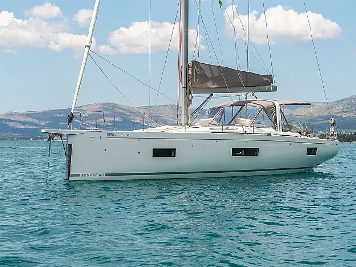 SPRING SONG Oceanis 54 - bow view SPRING SONG Oceanis 54 - bow view