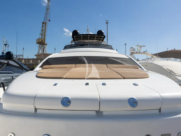 SEVEN STARS Antago 82 - foredeck sunbathing area SEVEN STARS Antago 82 - foredeck sunbathing area