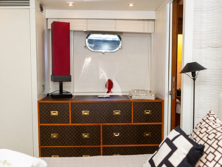 SEVEN STARS Antago 82 - master cabin drawers SEVEN STARS Antago 82 - master cabin drawers