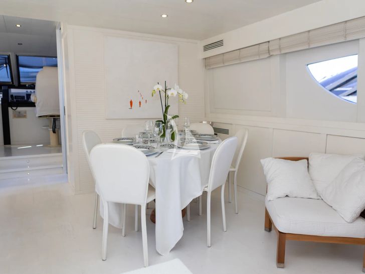 SEVEN STARS Antago 82 - saloon main dining area SEVEN STARS Antago 82 - saloon main dining area