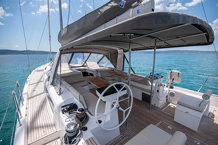 SPRING SONG Oceanis 54 - upper deck helm and lounge
