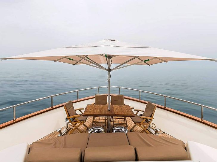 STAR LINK - Fore Deck Seating Area STAR LINK - Fore Deck Seating Area