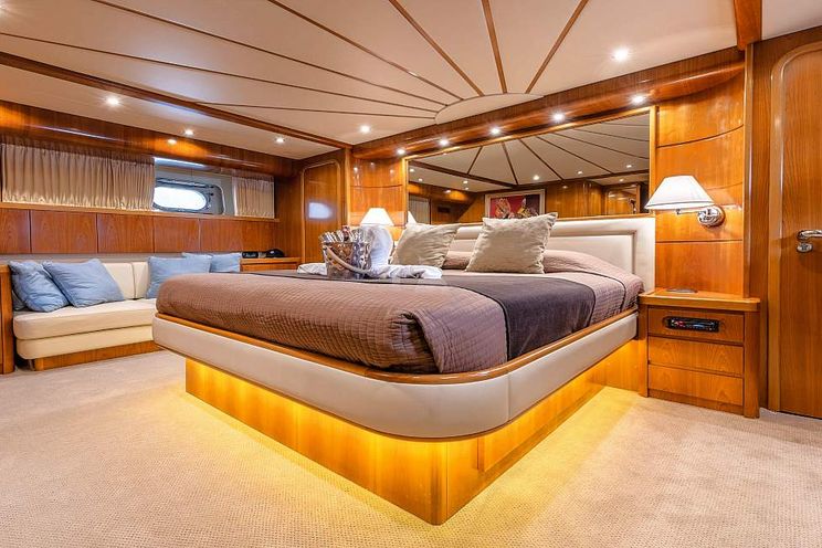 Charter Yacht STAR LINK - Falcon 90 - 4 Cabins - Athens - Mykonos - Santorini