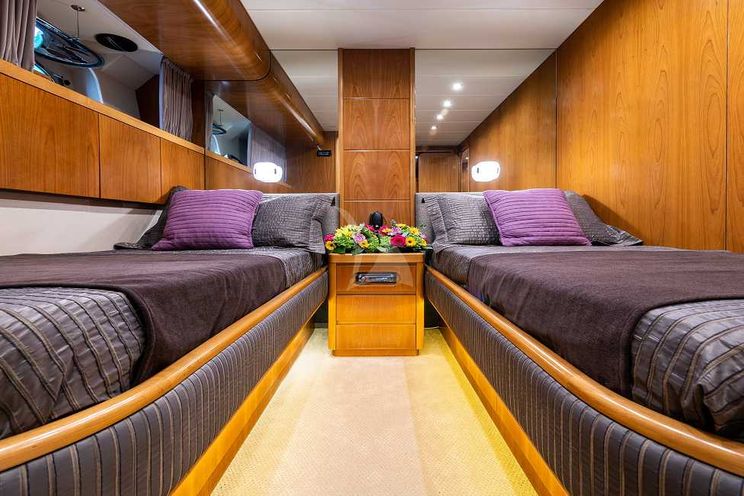 Charter Yacht STAR LINK - Falcon 90 - 4 Cabins - Athens - Mykonos - Santorini