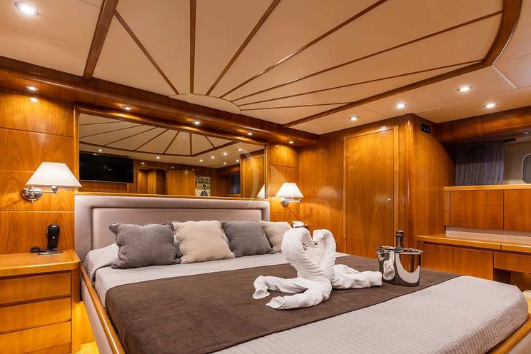 Charter Yacht STAR LINK - Falcon 90 - 4 Cabins - Athens - Mykonos - Santorini