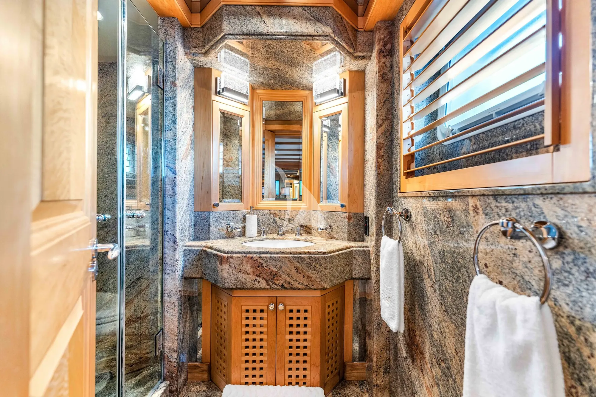 STAR DIAMOND Admiral 46m - VIP cabin 1 bathroom