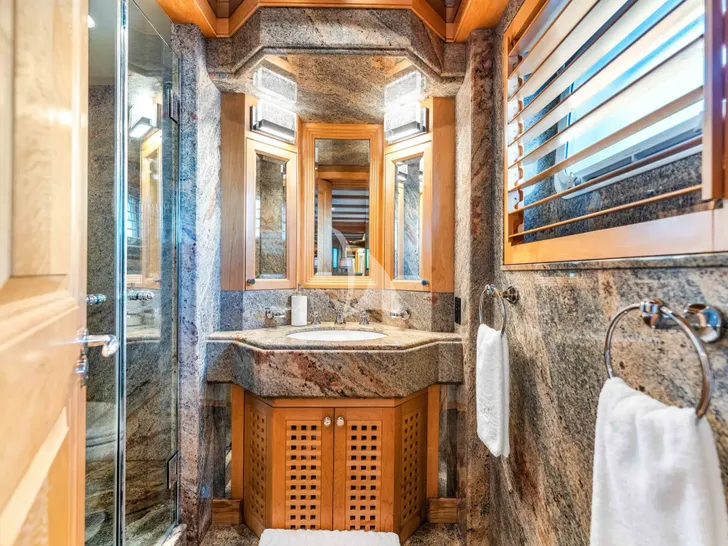 STAR DIAMOND Admiral 46m - VIP cabin 1 bathroom STAR DIAMOND Admiral 46m - VIP cabin 1 bathroom