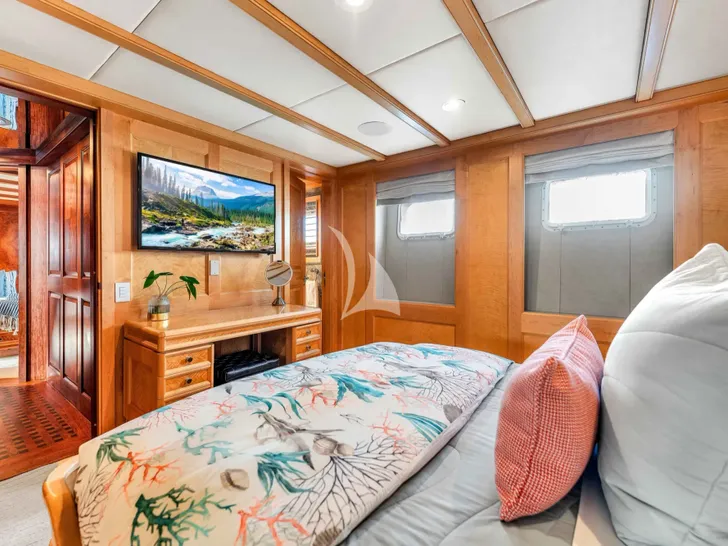 STAR DIAMOND Admiral 46m - VIP cabin 1 bed and TV STAR DIAMOND Admiral 46m - VIP cabin 1 bed and TV