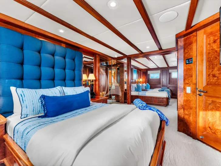 STAR DIAMOND Admiral 46m - VIP cabin 2 bed and TV STAR DIAMOND Admiral 46m - VIP cabin 2 bed and TV