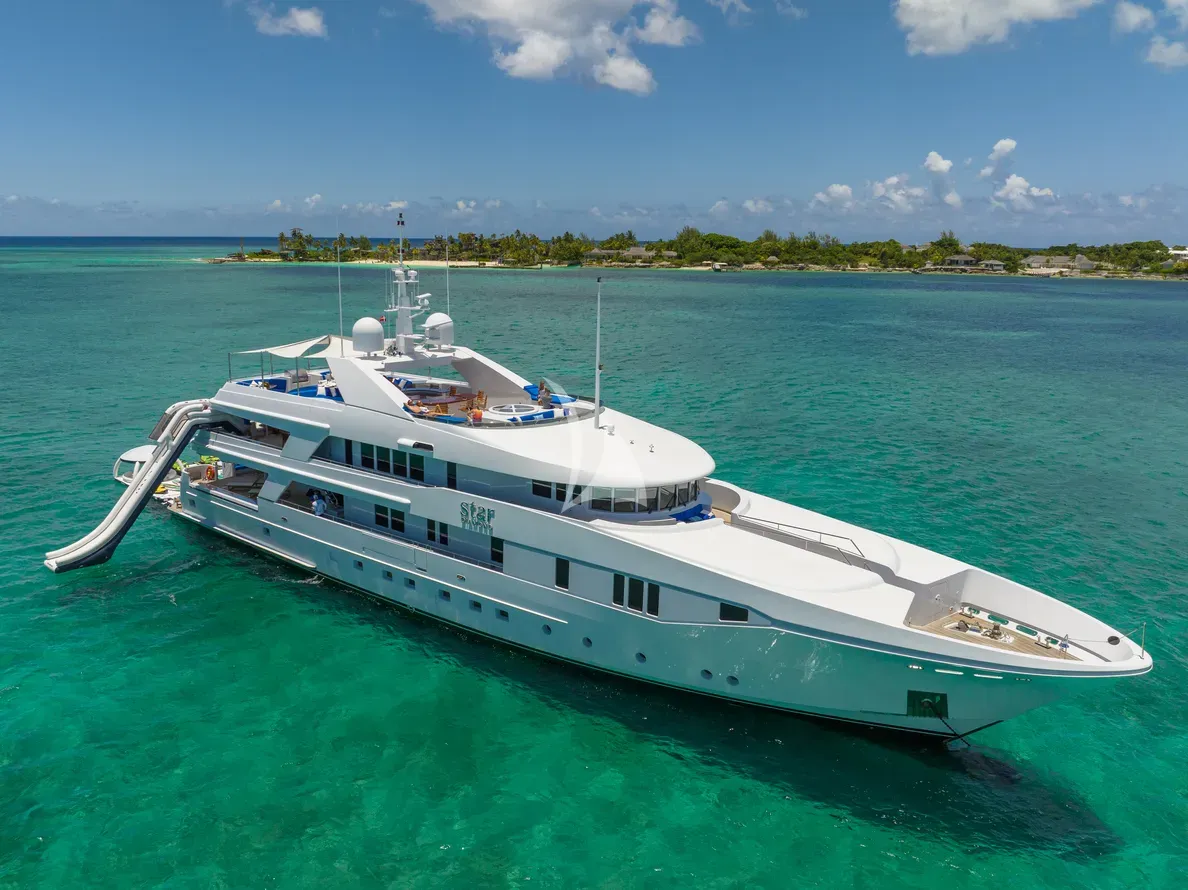 STAR DIAMOND Admiral 46m - anchored