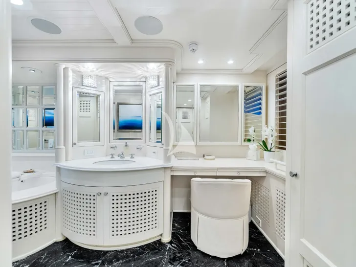 STAR DIAMOND Admiral 46m - master cabin bathroom vanity unit STAR DIAMOND Admiral 46m - master cabin bathroom vanity unit