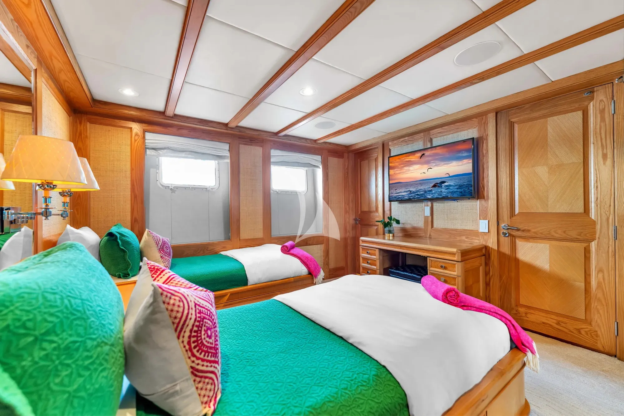 STAR DIAMOND Admiral 46m - twin cabin 1 bed and TV