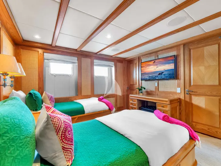 STAR DIAMOND Admiral 46m - twin cabin 1 bed and TV STAR DIAMOND Admiral 46m - twin cabin 1 bed and TV
