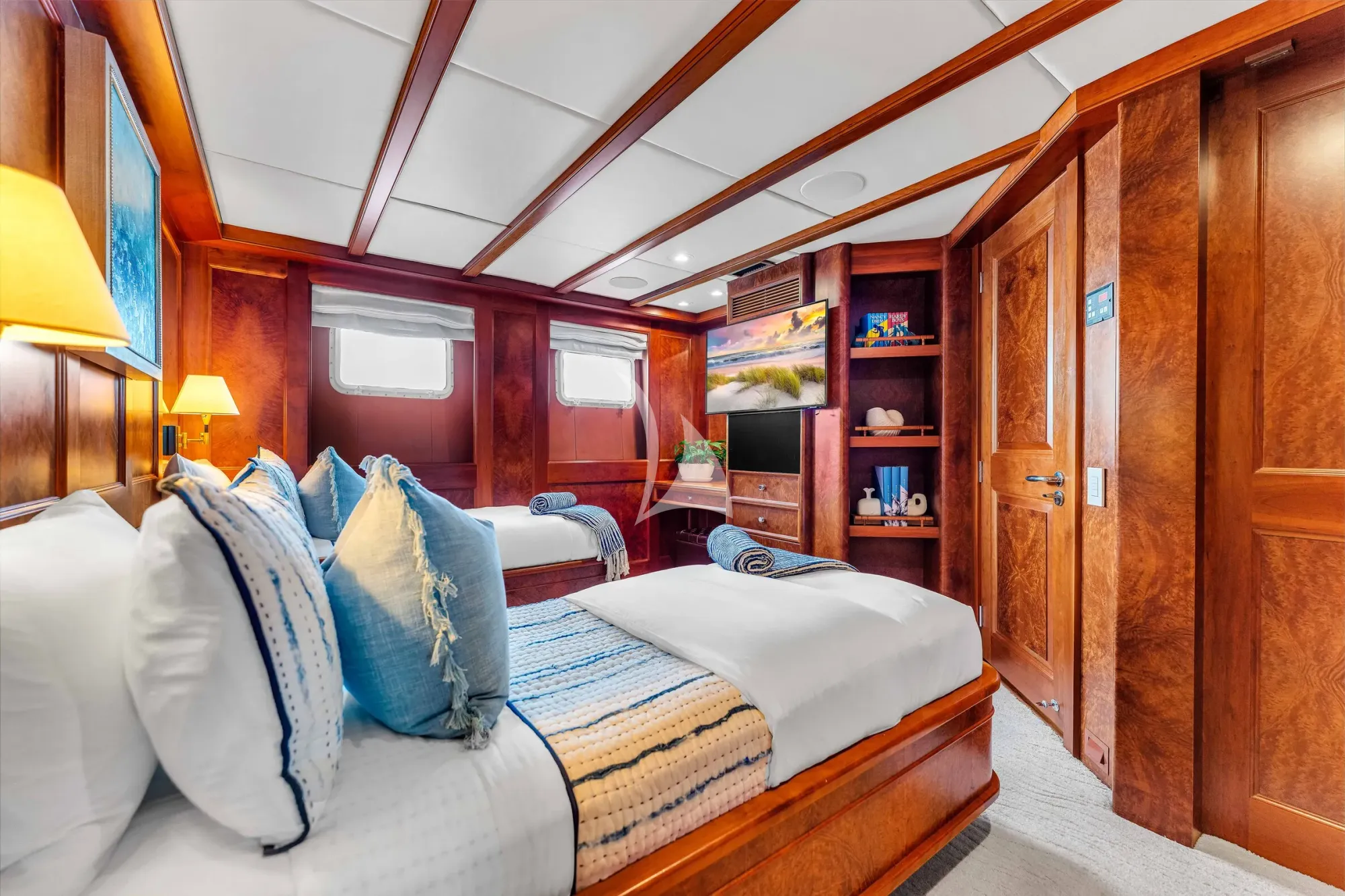 STAR DIAMOND Admiral 46m - twin cabin 2 bed and TV