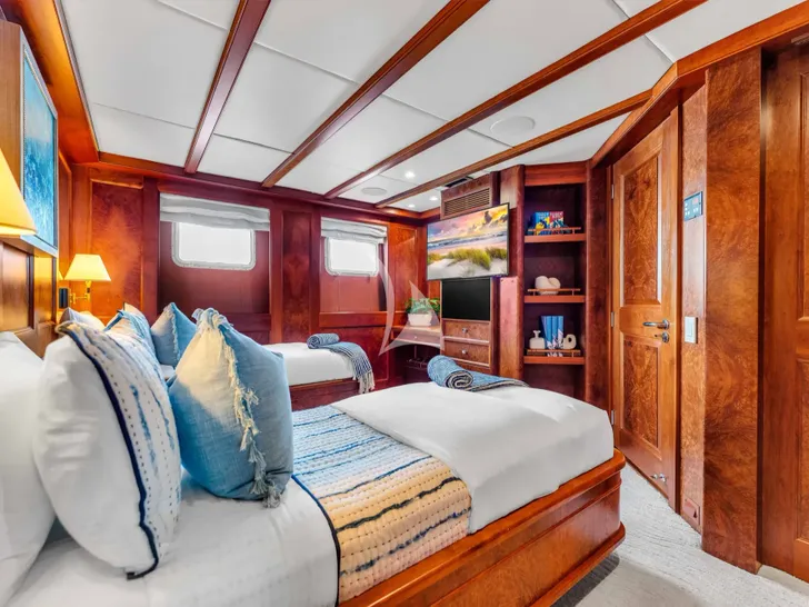 STAR DIAMOND Admiral 46m - twin cabin 2 bed and TV STAR DIAMOND Admiral 46m - twin cabin 2 bed and TV