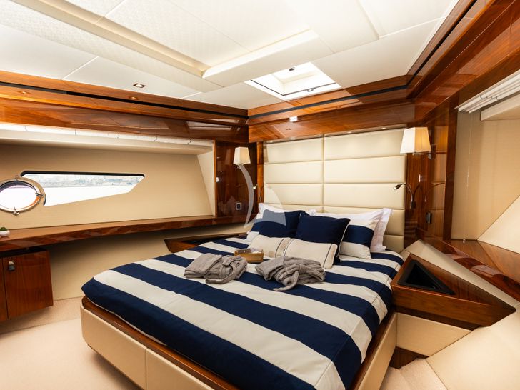 STARDUST OF MARY Sunseeker 86 - VIP cabin STARDUST OF MARY Sunseeker 86 - VIP cabin