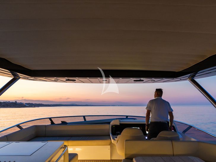 STARDUST OF MARY Sunseeker 86 - captain at the helm STARDUST OF MARY Sunseeker 86 - captain at the helm