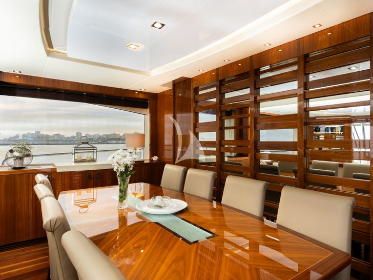 STARDUST OF MARY Sunseeker 86 - indoor dining area STARDUST OF MARY Sunseeker 86 - indoor dining area