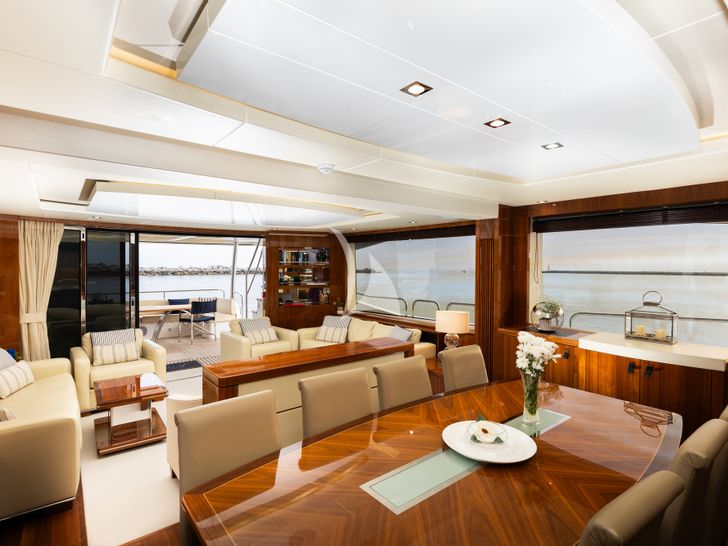 STARDUST OF MARY Sunseeker 86 - saloon lounge and dining area STARDUST OF MARY Sunseeker 86 - saloon lounge and dining area