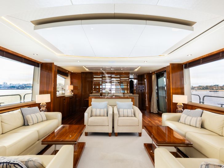 STARDUST OF MARY Sunseeker 86 - saloon STARDUST OF MARY Sunseeker 86 - saloon