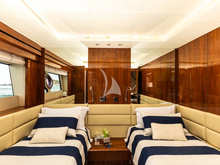 STARDUST OF MARY Sunseeker 86 - twin cabin 1 STARDUST OF MARY Sunseeker 86 - twin cabin 1