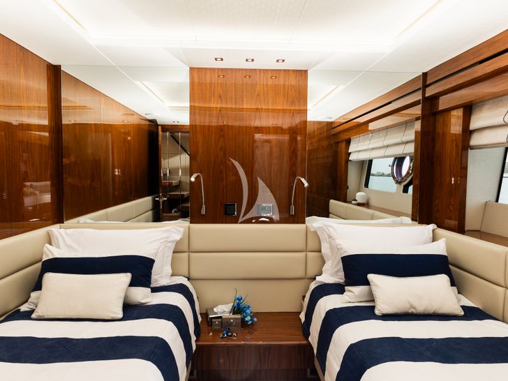 STARDUST OF MARY Sunseeker 86 - twin cabin 2 STARDUST OF MARY Sunseeker 86 - twin cabin 2