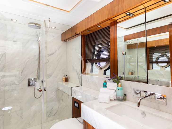 STARDUST OF MARY Sunseeker 86 - twin cabin 1 bathroom STARDUST OF MARY Sunseeker 86 - twin cabin 1 bathroom