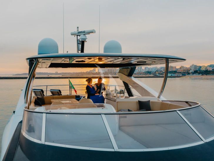 STARDUST OF MARY Sunseeker 86 - guests on the flybridge having a romantic afternoon STARDUST OF MARY Sunseeker 86 - guests on the flybridge having a romantic afternoon