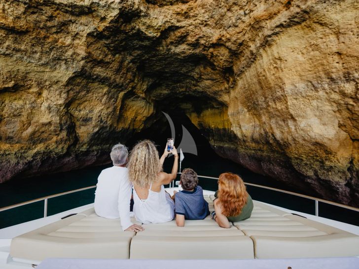 STARDUST OF MARY Sunseeker 86 - guests on the foredeck STARDUST OF MARY Sunseeker 86 - guests on the foredeck