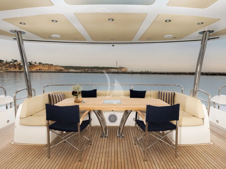 STARDUST OF MARY Sunseeker 86 - main aft deck dining area STARDUST OF MARY Sunseeker 86 - main aft deck dining area