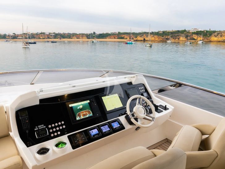 STARDUST OF MARY Sunseeker 86 - sun deck helm STARDUST OF MARY Sunseeker 86 - sun deck helm